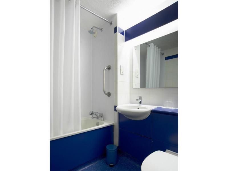 Travelodge Southampton Central Exterior foto